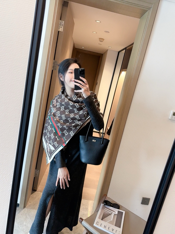 ブランドマフラー正面デザイン